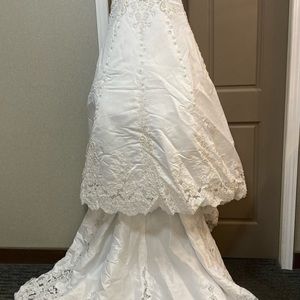 Wedding Dress and Veil by Private Label. Size 10